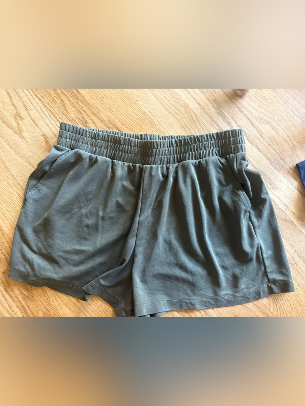 Lou & Grey Olive Elastic-Waist Athletic Shorts Size Large